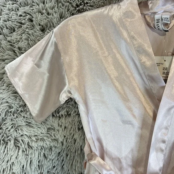 David's Bridal‎ Flower Girl Robe Small Blush Gold Satin Short Sleeve Feminine - Picture 8 of 9